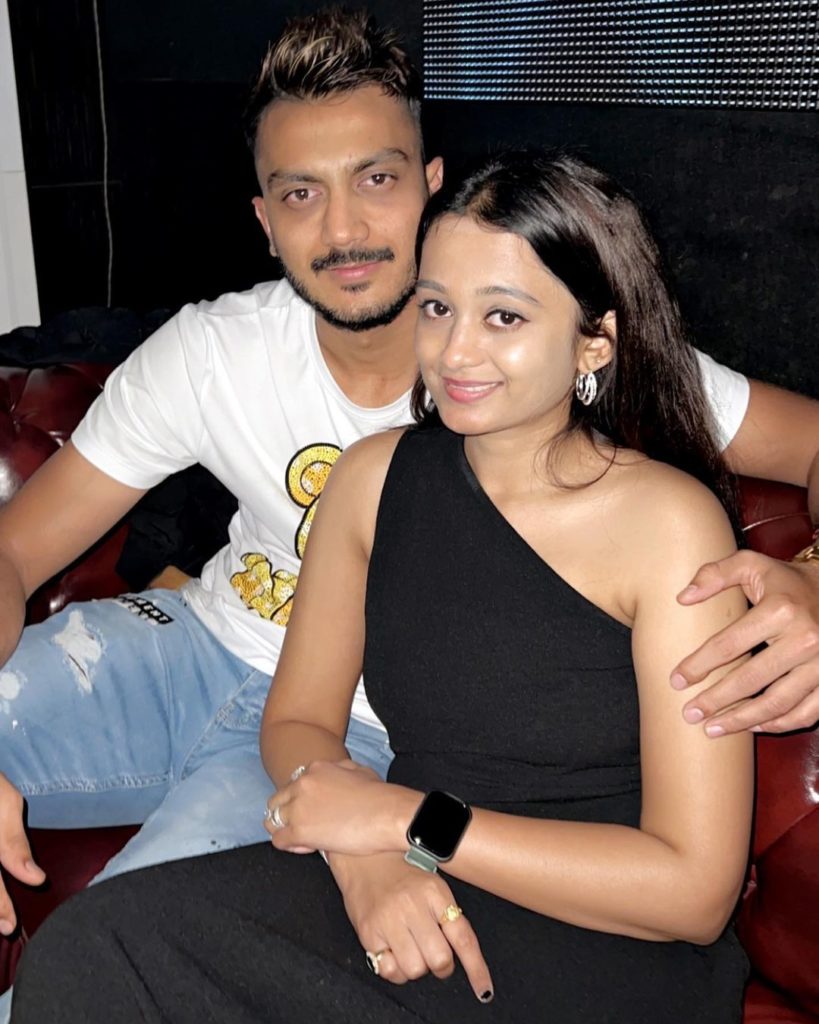 See photos of Akshar Patel and Meha Patel tied in marriage: क्रिकेटर अक्षर पटेल और पोषण विशेषज्ञ और आहार विशेषज्ञ मेहा पटेल की शादी से पहले की साथ में फोटोज