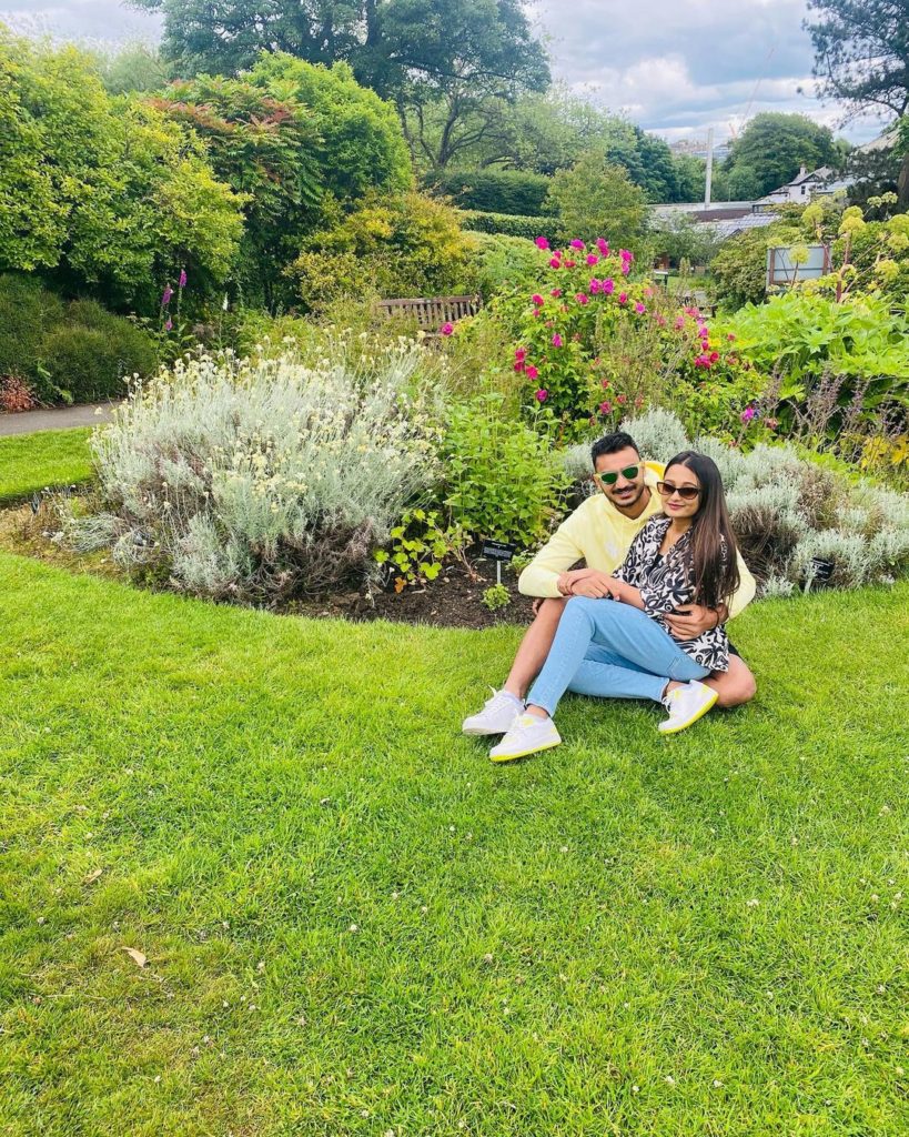 See photos of Akshar Patel and Meha Patel tied in marriage: क्रिकेटर अक्षर पटेल और पोषण विशेषज्ञ और आहार विशेषज्ञ मेहा पटेल की शादी से पहले की साथ में फोटोज